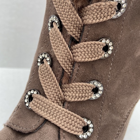 New GUESS Trisia Lug Sole Booties SZ 7 - Picture 5 of 13